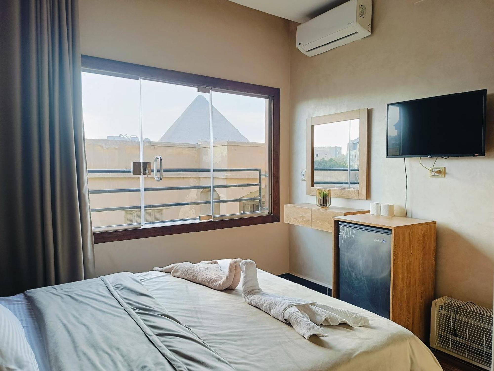 Magic Golden Pyramids View Hotel Kafrat al Jabal Exterior photo