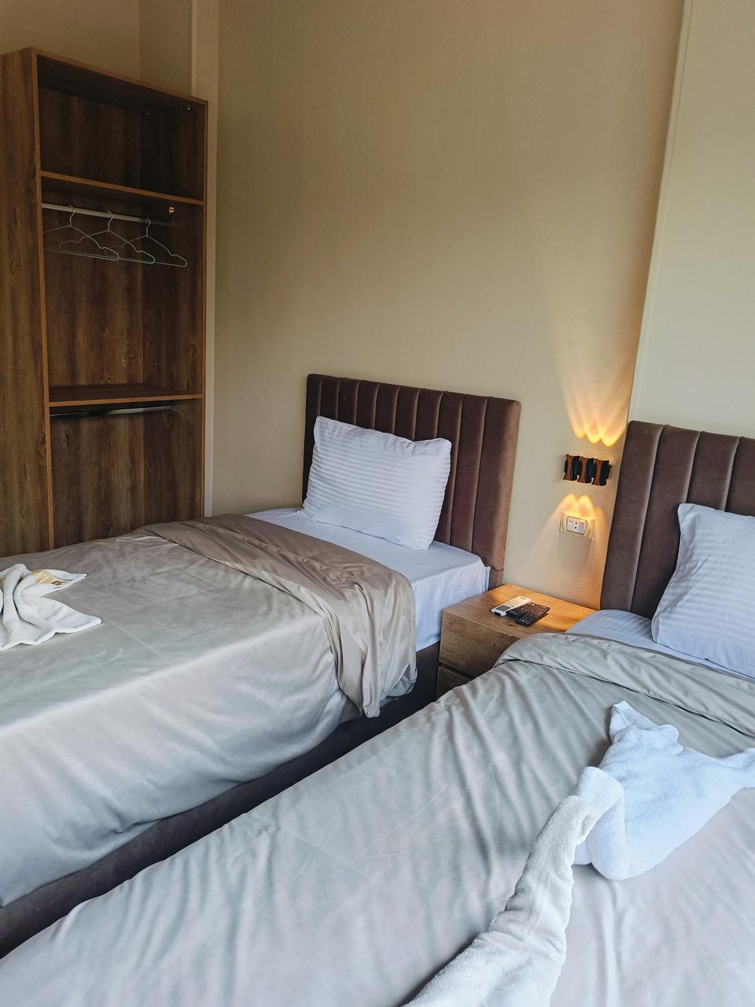 Magic Golden Pyramids View Hotel Kafrat al Jabal Exterior photo